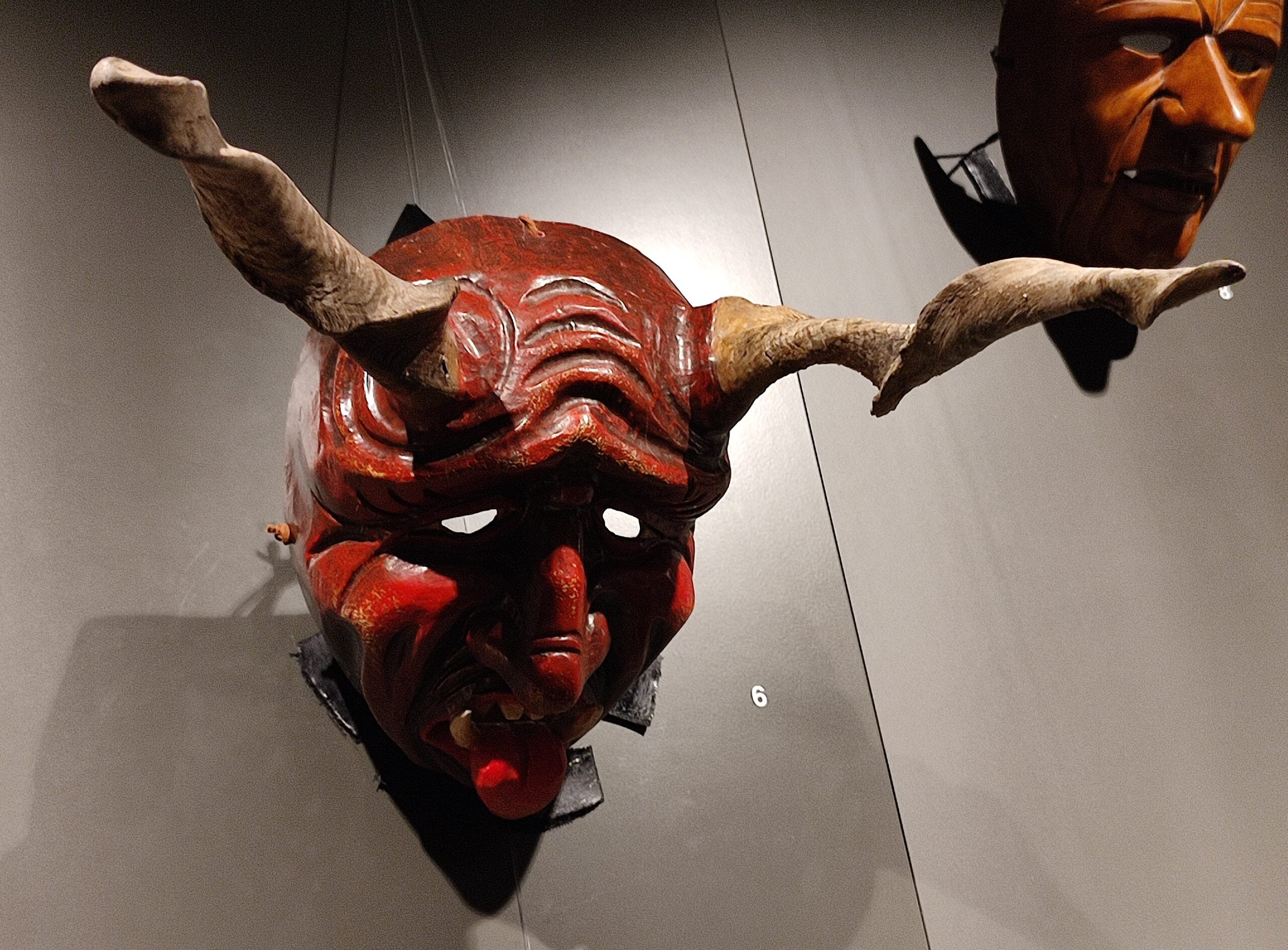 maschera con corna al museo delle maschere di Mamoiada